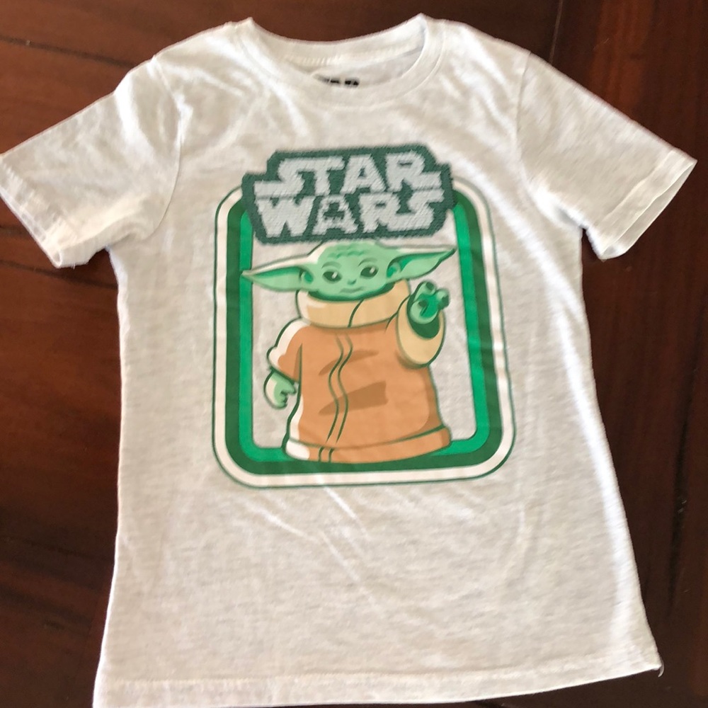 Grogu aka Baby Yoda kid’s unisex t-shirt Size S, 2-way sequin Star Wars logo